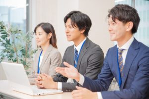 男女3人組の面接官