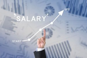 給与が右肩上がりで上がっていくイメージの折れ線グラフ