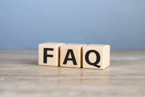 「FAQ」と1文字ずつ描かれたブロック